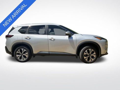 Used 2022 Nissan Rogue SV w/ SV Premium Package FWD image 2
