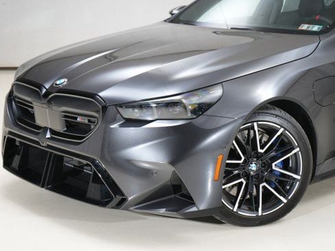 Used 2025 BMW M5 w/ Executive Package image 3