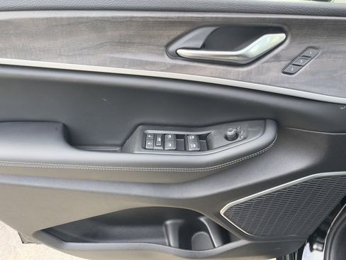 New 2026 Jeep Grand Cherokee Limited w/ Limited Altitude Package image 9