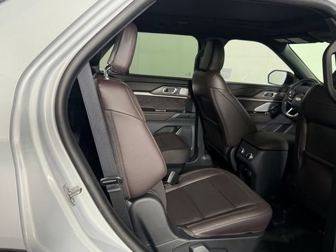 Used 2025 Ford Explorer Platinum w/ Ultimate Package AWD/4WD image 30