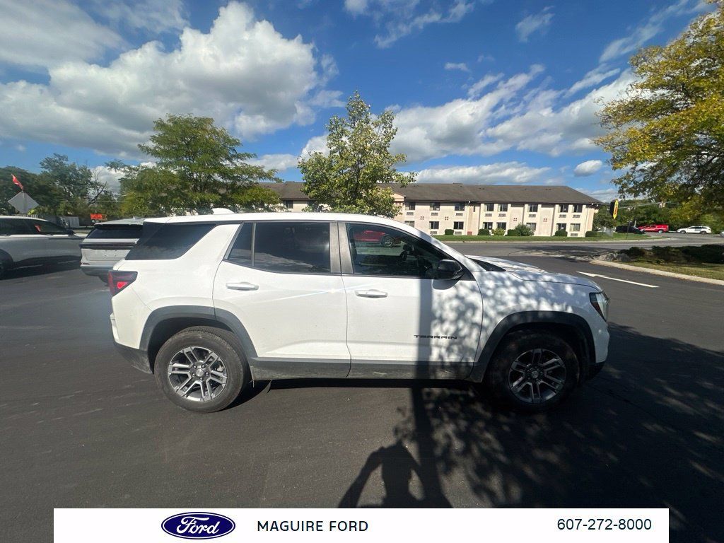 Used 2025 GMC Terrain Elevation AWD/4WD image 3