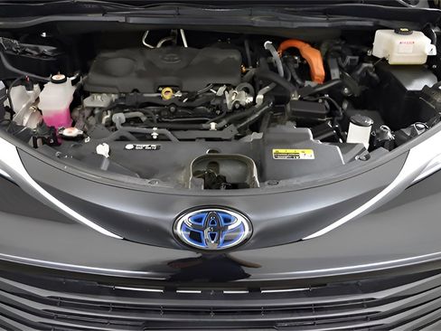 Used 2022 Toyota Sienna XLE image 48