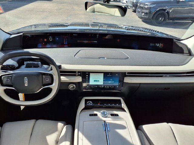 New 2026 Lincoln Navigator Premiere AWD/4WD image 11