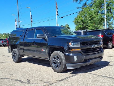 Used 2017 Chevrolet Silverado 1500 LT w/ Midnight Edition AWD/4WD image 3