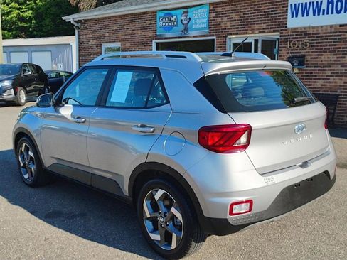 Used 2025 Hyundai Venue SEL FWD image 7
