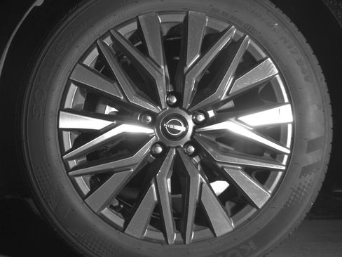 Used 2025 Nissan Altima 2.5 SV FWD image 12