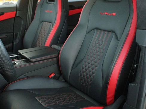 Used 2023 Lamborghini Urus S image 9