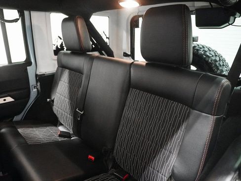 Used 2012 Jeep Wrangler Unlimited Sahara image 14