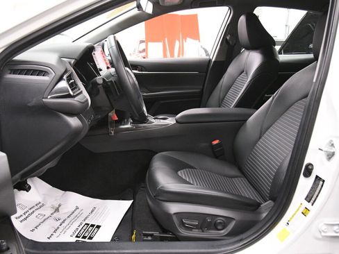 Used 2022 Toyota Camry SE w/ Carpet Mat Package (TMS) FWD image 10