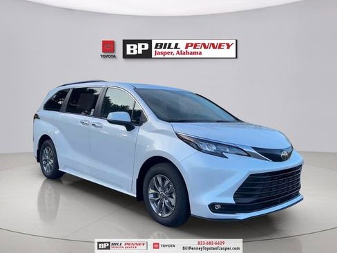 New 2026 Toyota Sienna XLE image 7