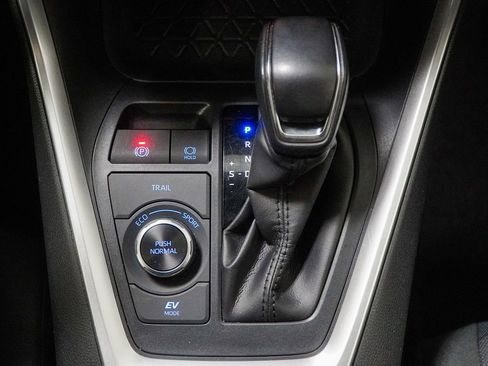 Used 2020 Toyota RAV4 XLE w/ Convenience Package image 34