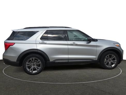 Used 2021 Ford Explorer XLT w/ Equipment Group 202A AWD/4WD image 7