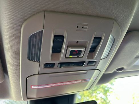 Used 2022 Toyota Highlander XLE FWD image 32