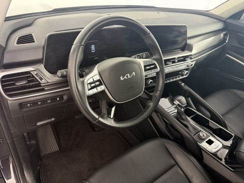 Used 2025 Kia Telluride S FWD image 17