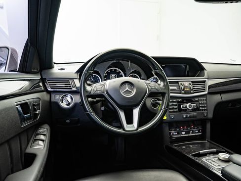 Used 2012 Mercedes-Benz E 350 4MATIC Sedan image 4