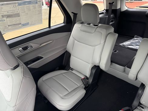 New 2026 Ford Explorer Active w/ Active Comfort Package AWD/4WD image 28