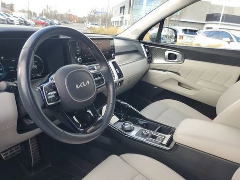 Certified 2022 Kia Sorento SX Prestige w/ Panoramic Sunroof Package image 15