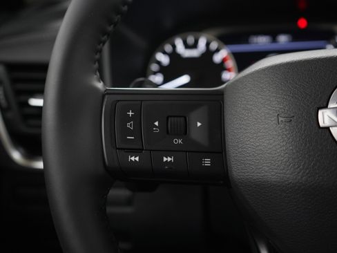 Used 2025 Nissan Rogue SV AWD/4WD image 25