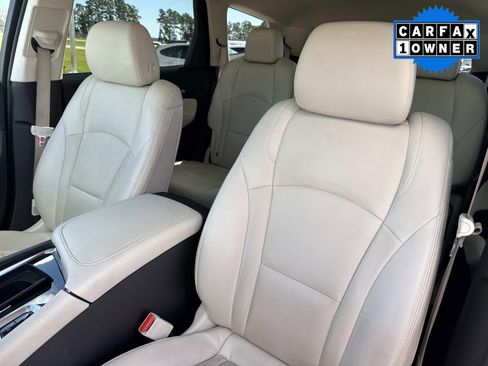 Used 2023 Buick Enclave Essence image 23