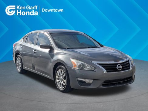 Used 2014 Nissan Altima 2.5 S FWD image 1