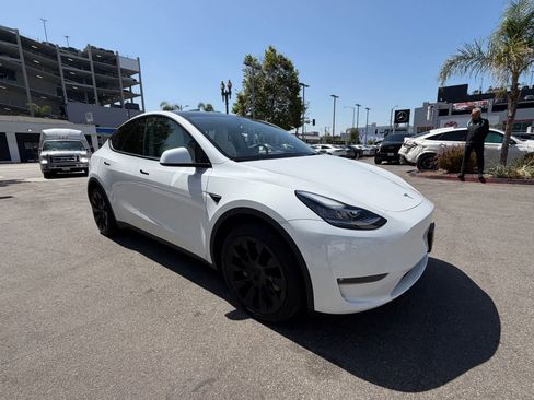 Used 2023 Tesla Model Y Long Range AWD/4WD image 5