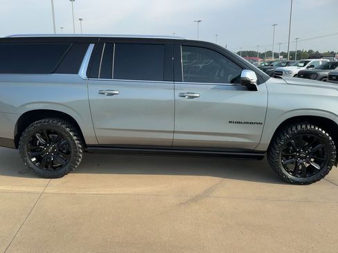 New 2025 Chevrolet Suburban Premier image 2