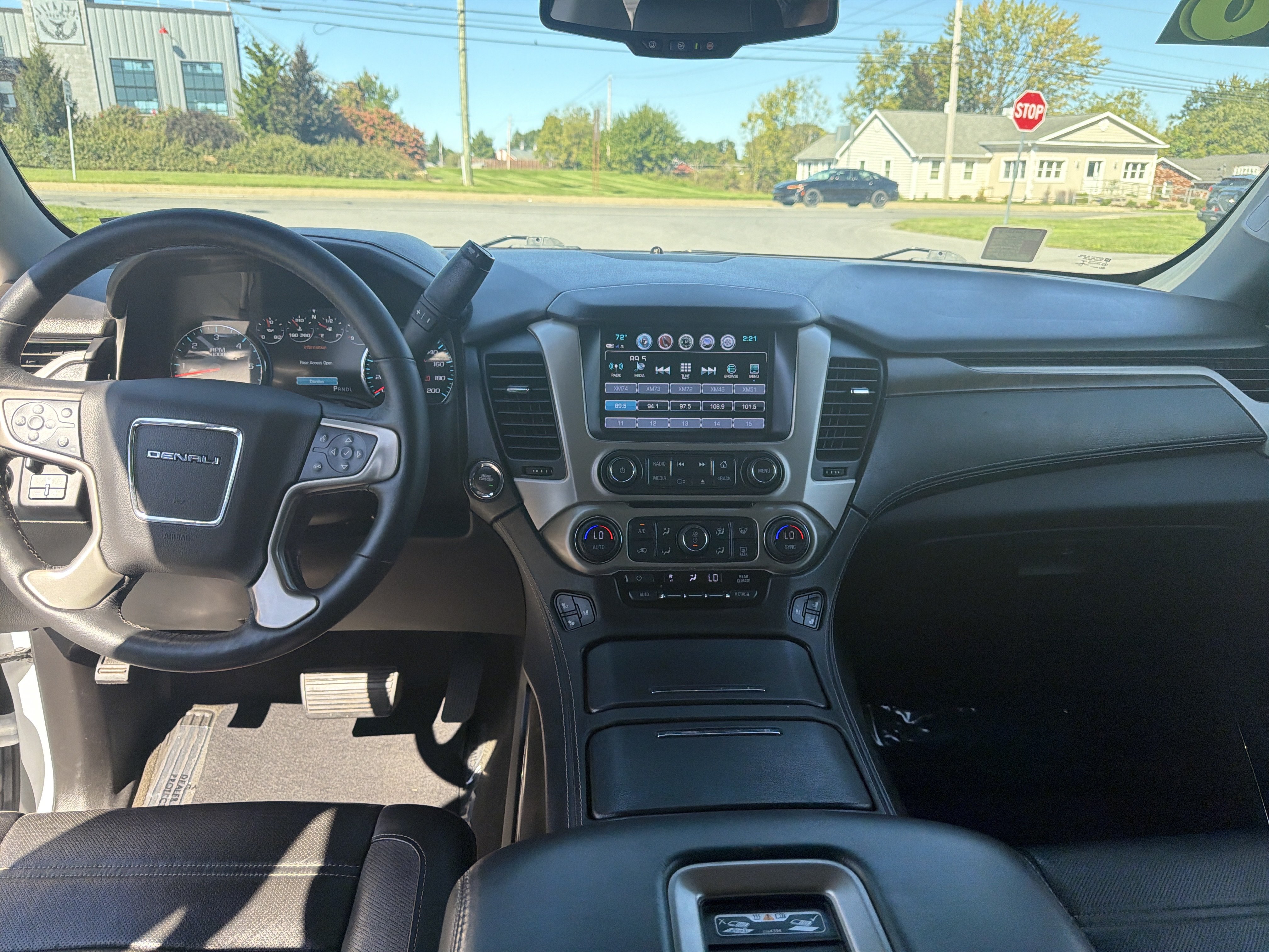Used 2018 GMC Yukon Denali w/ Denali Ultimate Package AWD/4WD image 15