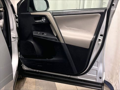 Used 2014 Toyota RAV4 XLE image 12