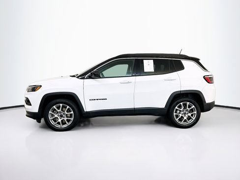 Used 2025 Jeep Compass Limited image 4