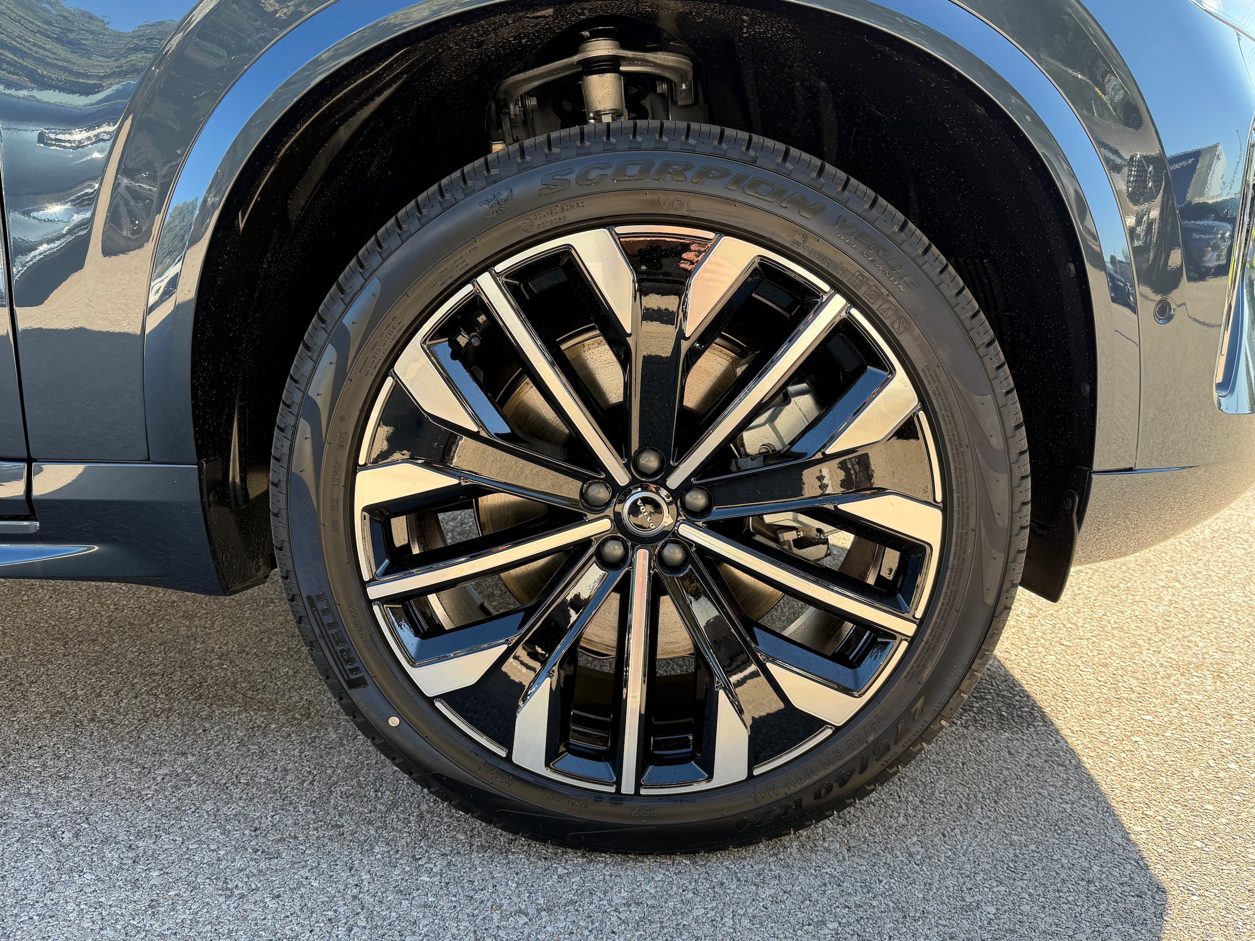 New 2026 Volvo XC90 T8 Plus w/ Protection Package Premier AWD/4WD image 7