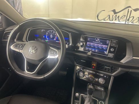 Used 2024 Volkswagen Jetta SE image 17