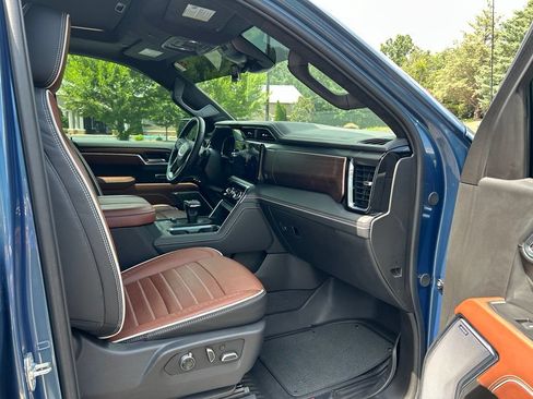 Used 2025 GMC Sierra 1500 Denali Ultimate AWD/4WD image 47