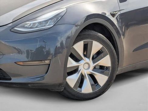 Used 2022 Tesla Model Y Long Range image 26
