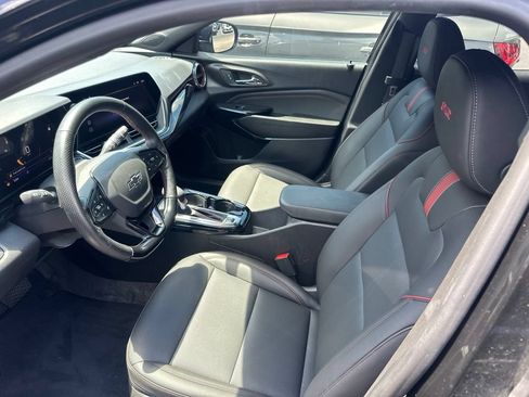 Used 2025 Chevrolet Trax RS w/ Sunroof Package FWD image 7