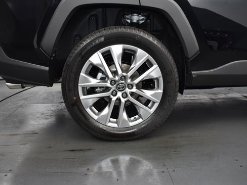 Used 2025 Toyota RAV4 XLE Premium image 9