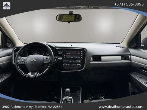Used 2018 Mitsubishi Outlander SE AWD/4WD image 29