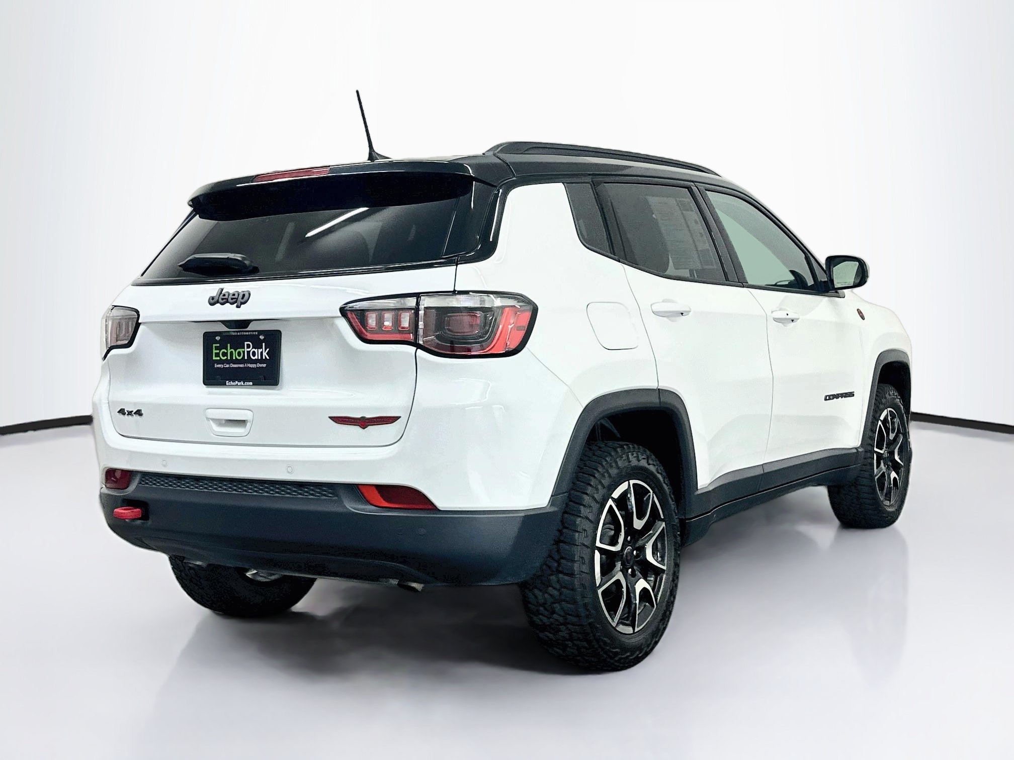 Used 2025 Jeep Compass Trailhawk AWD/4WD image 9