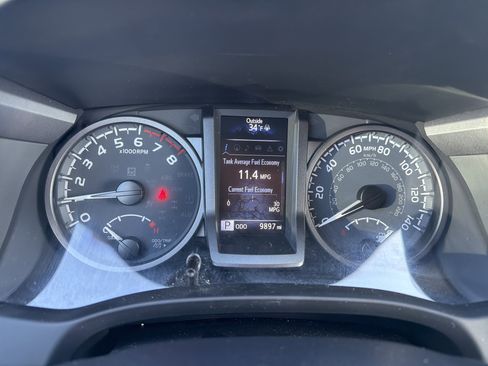Used 2023 Toyota Tacoma TRD Sport AWD/4WD image 16
