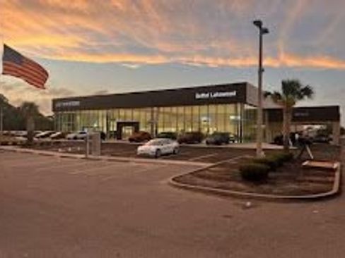 Used 2021 Toyota Tacoma TRD Off-Road image 2