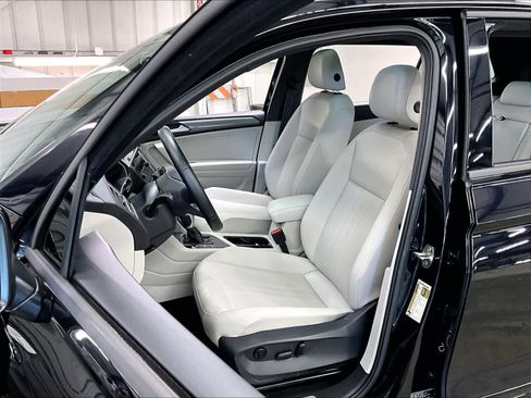 Used 2023 Volkswagen Tiguan SE R-Line FWD image 27