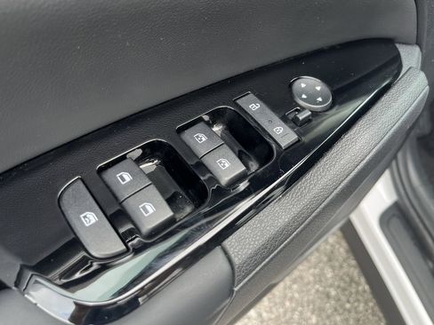 Used 2025 Kia Sportage EX w/ Premium Package image 21