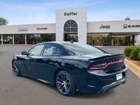 Used 2017 Dodge Charger R/T Scat Pack w/ Technology Group RWD image 6