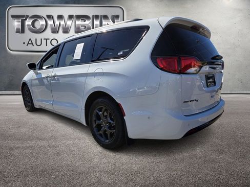 Used 2020 Chrysler Pacifica Touring-L Plus FWD image 7