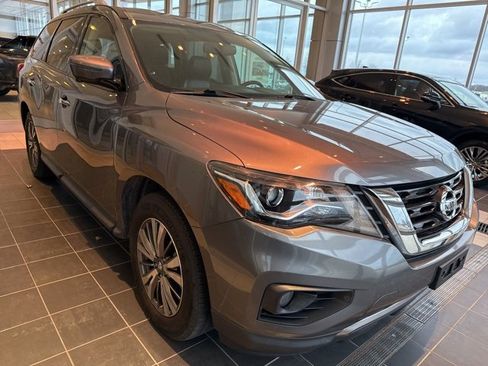 Used 2018 Nissan Pathfinder SL image 11