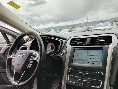 Used 2017 Ford Fusion SE w/ Fusion SE Technology Package AWD/4WD image 15