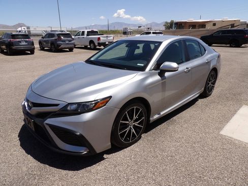 Used 2021 Toyota Camry SE FWD image 4