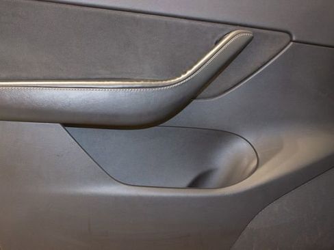 Used 2021 Tesla Model Y Long Range image 21