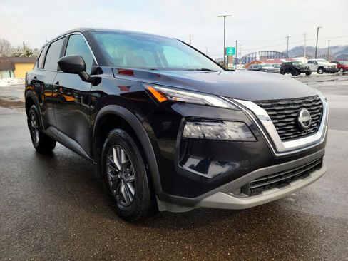 Used 2023 Nissan Rogue S image 3