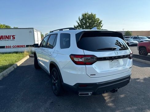 Used 2025 Honda Pilot Sport image 5