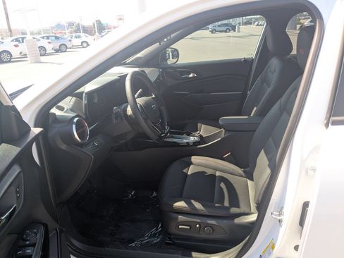 Used 2025 Chevrolet Trax RS w/ Driver Confidence Package FWD image 14
